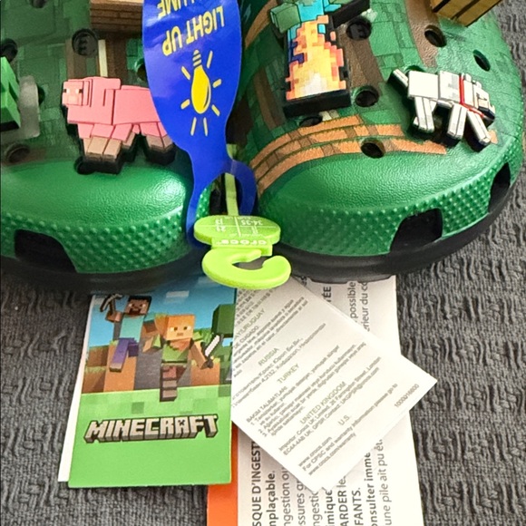CROCS Vibrant Green Clogs Minecraft light up NWT - Picture 2 of 4